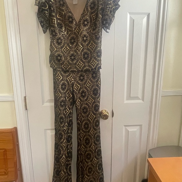 Elegant Black and Gold Women's Jumpsuit - Picture 1 of 8